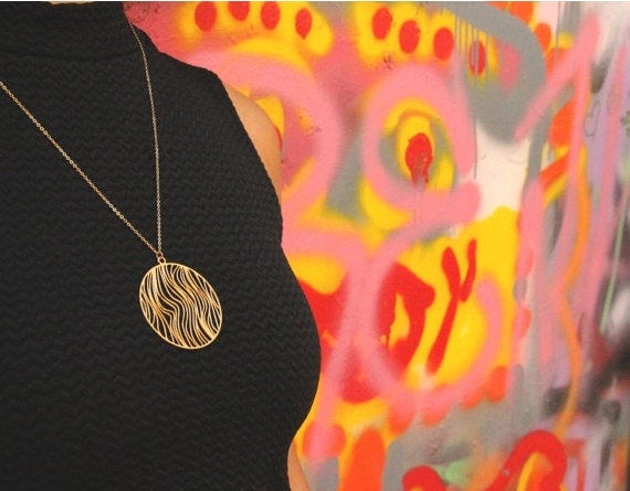 Circle Necklace with wavy pattern