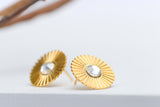 Daisy earrings with a crystal