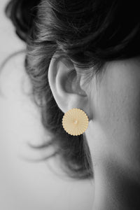 Golden circle stud earrings