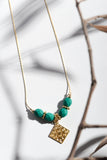 Geometric rhumbos necklace with green beads